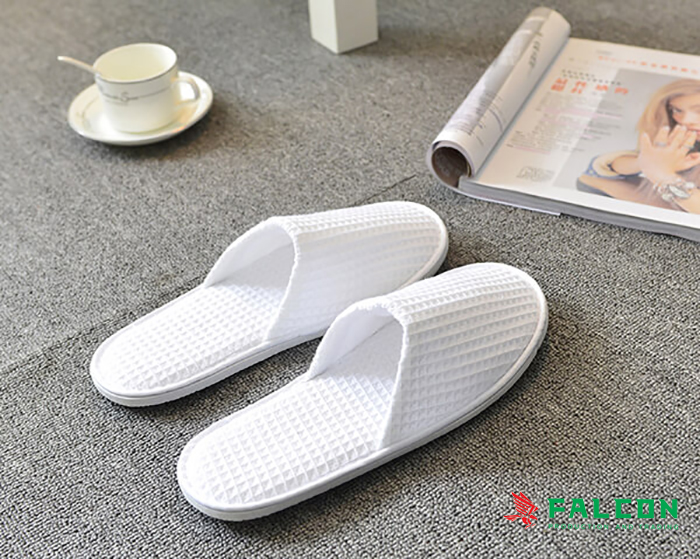 Falcon cung cấp đồ amenities khách sạn tại Cà Mau - dép khách sạn