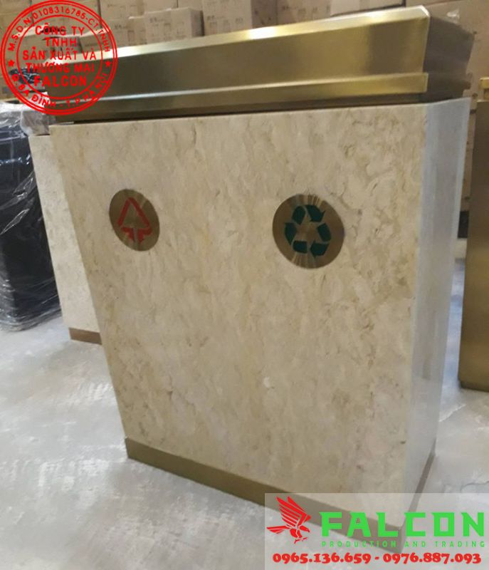 Thùng rác sảnh khách sạn